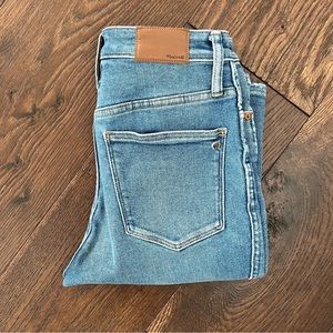 Like new. Madewell Curvy Stovepipe